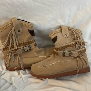 Moccasin Boot